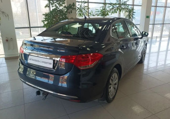 Подержанный автомобиль Citroen C4 Sedan 2017 года (5 фото)