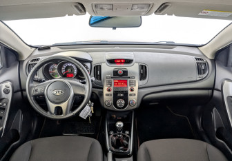 Подержанный автомобиль Kia Cerato Sedan 2010 года (14 фото)