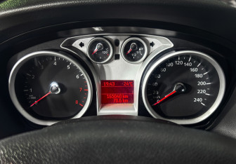 Подержанный автомобиль Ford Focus Wagon 2011 года (15 фото)