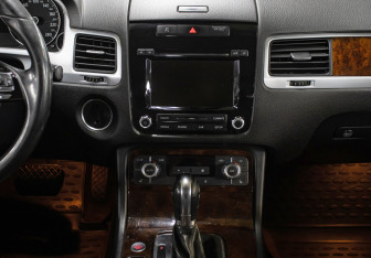 Подержанный автомобиль Volkswagen Touareg 2013 года (15 фото)