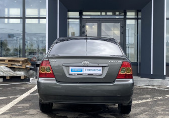 Подержанный автомобиль Toyota Corolla Sedan 2006 года (6 фото)