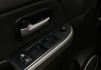 Подержанный автомобиль Suzuki Grand Vitara 2011 года (17 фото)