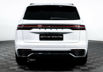 Подержанный автомобиль Geely Monjaro 2023 года (6 фото)