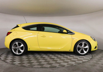 Подержанный автомобиль Opel Astra Hatchback 2014 года (4 фото)