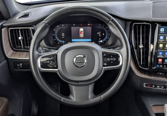 Подержанный автомобиль Volvo XC60 2021 года (21 фото)