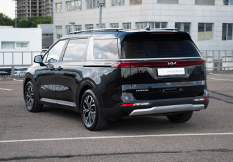 Подержанный автомобиль Kia Carnival 2022 года (7 фото)