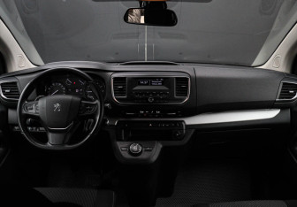 Подержанный автомобиль Peugeot Traveller 2021 года (12 фото)