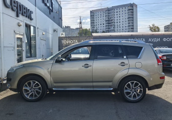 Подержанный автомобиль Citroen C-Crosser 2009 года (8 фото)