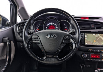 Подержанный автомобиль Kia Ceed Wagon 2017 года (22 фото)