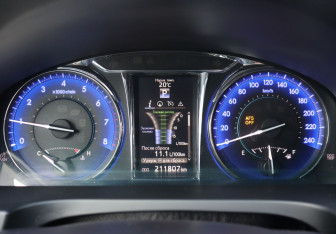 Подержанный автомобиль Toyota Camry Sedan 2016 года (18 фото)