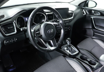 Подержанный автомобиль Kia Ceed Hatchback 2018 года (11 фото)