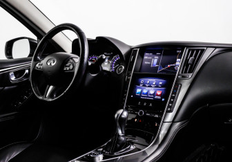 Подержанный автомобиль Infiniti Q50 2016 года (9 фото)