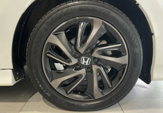 Подержанный автомобиль Honda Stepwgn 2019 года (21 фото)