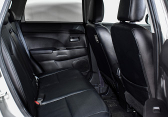 Подержанный автомобиль Mitsubishi ASX 2013 года (13 фото)