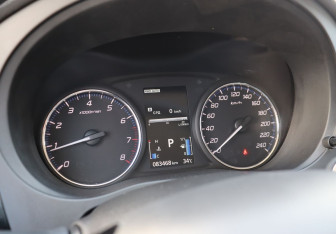 Подержанный автомобиль Mitsubishi Outlander 2015 года (17 фото)