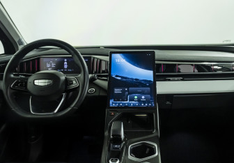Подержанный автомобиль Geely Atlas 2024 года (12 фото)