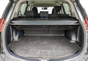 Подержанный автомобиль Toyota RAV4 2015 года (10 фото)