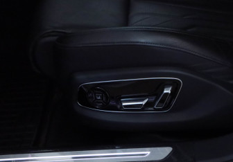 Подержанный автомобиль Audi A8 2019 года (20 фото)