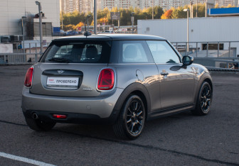 Подержанный автомобиль MINI Hatch 2020 года (5 фото)