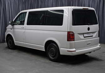 Подержанный автомобиль Volkswagen Caravelle 2019 года (7 фото)