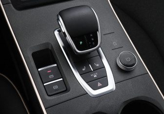 Подержанный автомобиль Omoda C5 2024 года (14 фото)