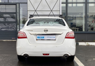 Подержанный автомобиль Nissan Teana 2015 года (6 фото)