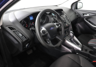 Подержанный автомобиль Ford Focus Hatchback 2012 года (9 фото)