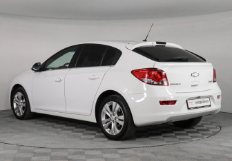 Подержанный автомобиль Chevrolet Cruze Hatchback 2013 года (7 фото)