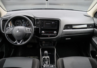 Подержанный автомобиль Mitsubishi Outlander 2020 года (9 фото)