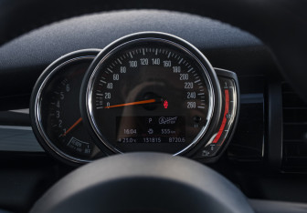Подержанный автомобиль MINI Hatch 2019 года (10 фото)