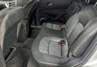 Подержанный автомобиль Nissan Qashqai 2012 года (14 фото)