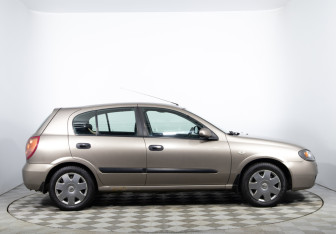 Подержанный автомобиль Nissan Almera Hatchback 2006 года (4 фото)