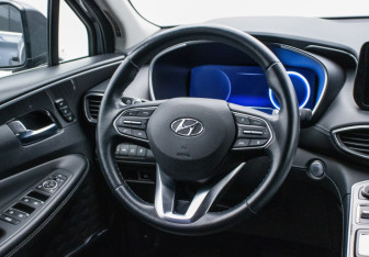 Подержанный автомобиль Hyundai Santa Fe 2022 года (15 фото)
