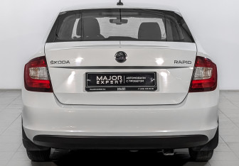 Подержанный автомобиль Skoda Rapid Liftback 2019 года (6 фото)