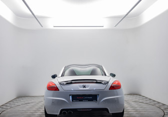 Подержанный автомобиль Peugeot RCZ 2011 года (6 фото)