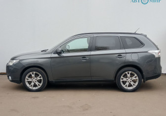 Подержанный автомобиль Mitsubishi Outlander 2014 года (8 фото)