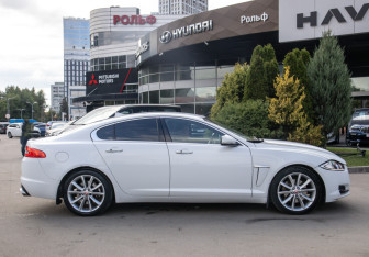 Подержанный автомобиль Jaguar XF Sedan 2014 года (3 фото)