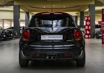 Подержанный автомобиль MINI Hatch 2019 года (11 фото)