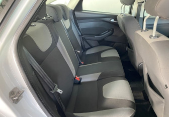 Подержанный автомобиль Ford Focus Sedan 2013 года (10 фото)