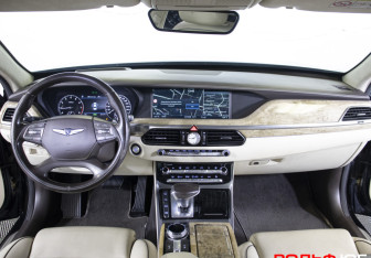 Подержанный автомобиль Genesis G90 2017 года (14 фото)