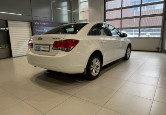 Подержанный автомобиль Chevrolet Cruze Sedan 2010 года (4 фото)