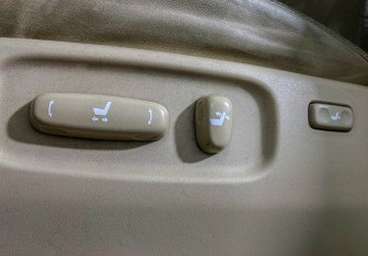 Подержанный автомобиль Toyota Land Cruiser Suv 2016 года (18 фото)