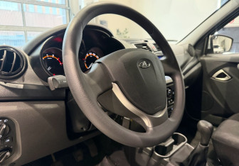 Подержанный автомобиль LADA (ВАЗ) Granta Sedan 2023 года (12 фото)