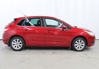 Подержанный автомобиль Citroen C4 Hatchback 2011 года (7 фото)
