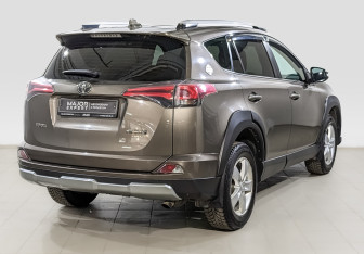 Подержанный автомобиль Toyota RAV4 2018 года (5 фото)