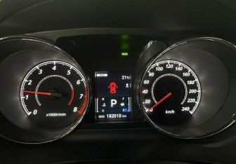 Подержанный автомобиль Citroen C-Crosser 2011 года (14 фото)