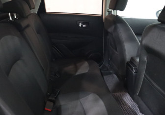 Подержанный автомобиль Nissan Qashqai 2011 года (20 фото)