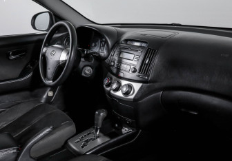 Подержанный автомобиль Hyundai Elantra Sedan 2010 года (9 фото)