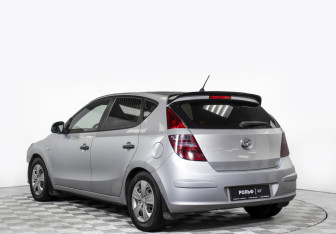 Подержанный автомобиль Hyundai i30 Hatchback 2010 года (7 фото)