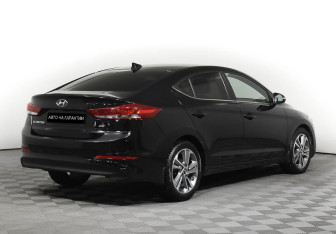 Подержанный автомобиль Hyundai Elantra Sedan 2017 года (5 фото)